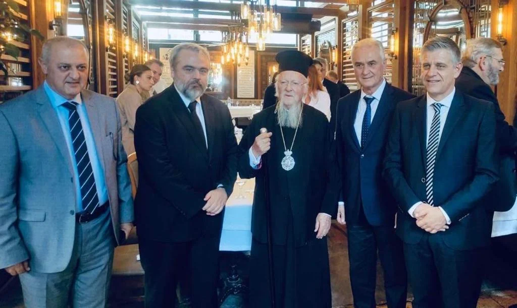 Επίσκεψη στη Σμύρνη μετά από πρόσκληση του Οικουμενικού Πατριαρχείου, στο πλαίσιο της συμπλήρωσης 100 χρόνων από τη Μικρασιατική καταστροφή.